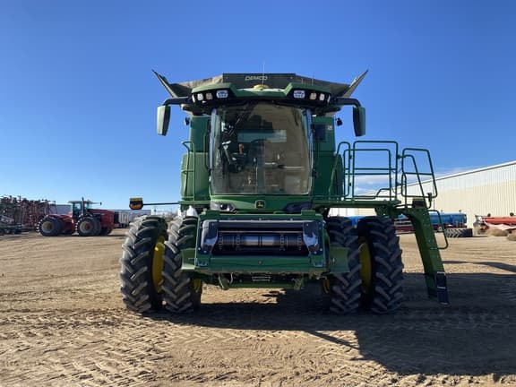 Image of John Deere S7 700 equipment image 1
