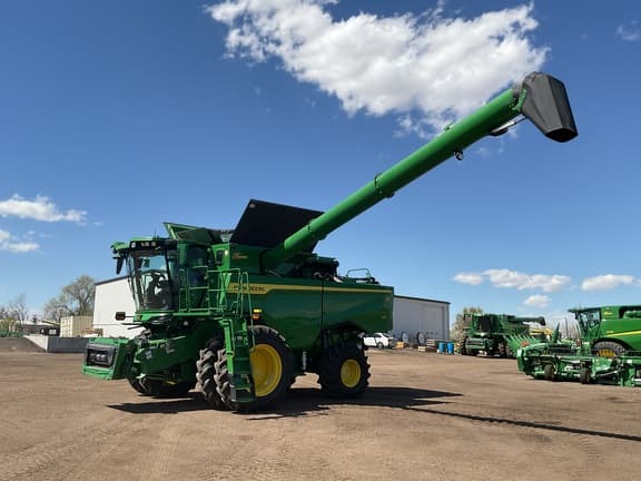 Image of John Deere S7 700 equipment image 1