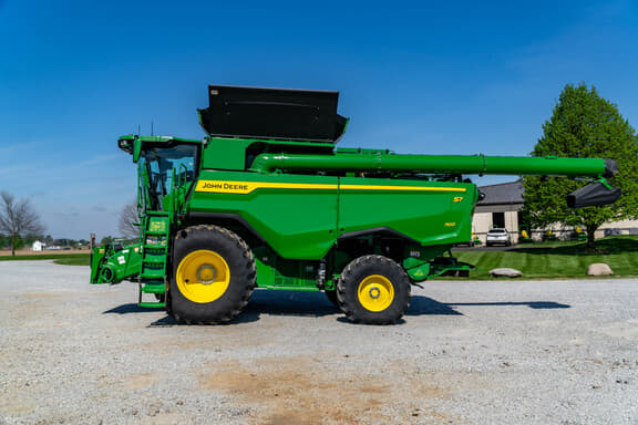 Image of John Deere S7 700 equipment image 2