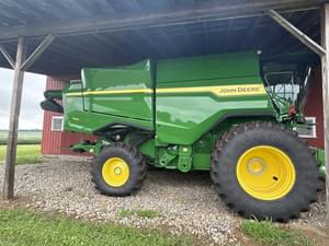 2025 John Deere S7 700 Image