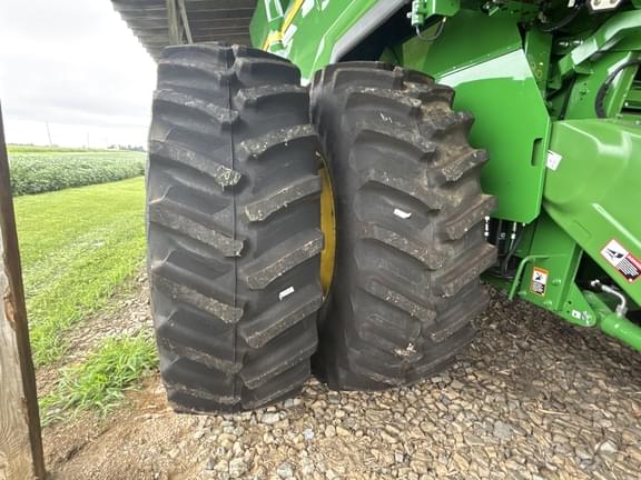 Image of John Deere S7 700 equipment image 3