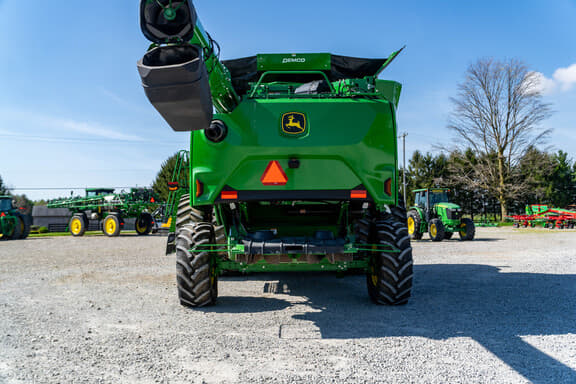 Image of John Deere S7 700 equipment image 4