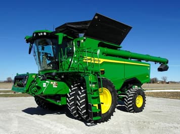 Main image John Deere S7 700