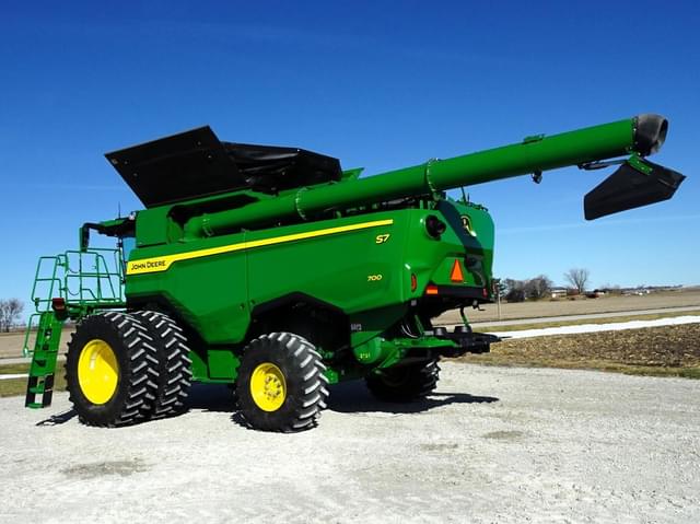 Image of John Deere S7 700 equipment image 4