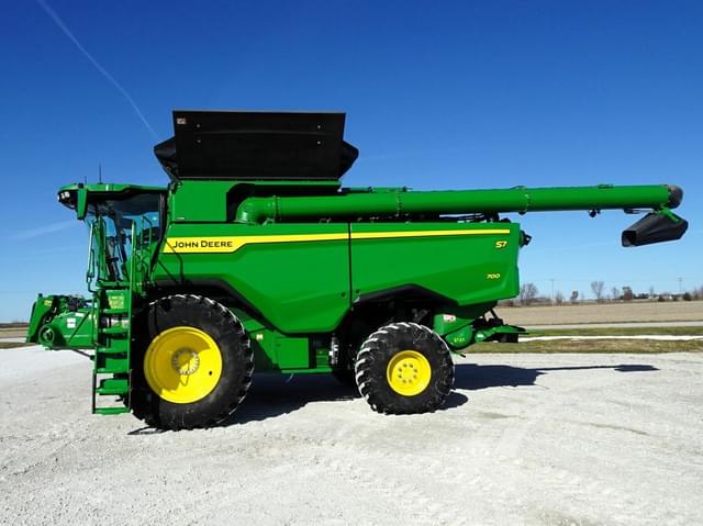 Image of John Deere S7 700 equipment image 2