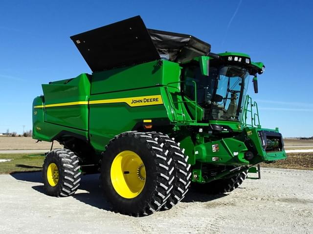 Image of John Deere S7 700 equipment image 1