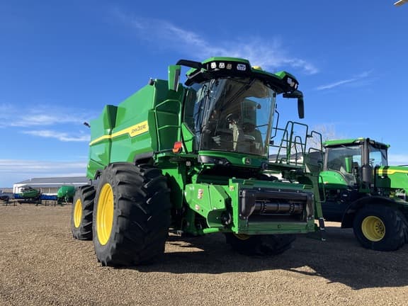 Image of John Deere S7 700 Primary image