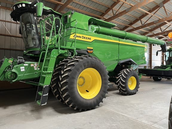 2025 John Deere S7 700 Equipment Image0