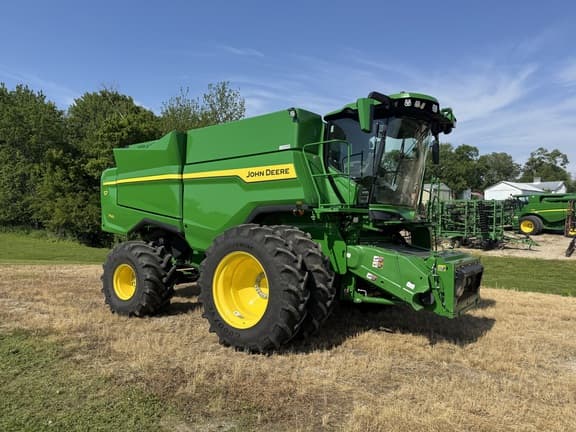 Image of John Deere S7 700 equipment image 1
