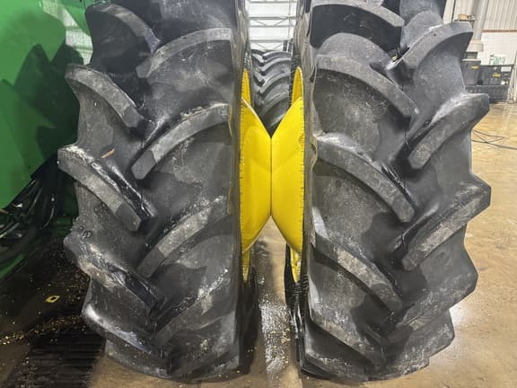 Image of John Deere S7 700 equipment image 4