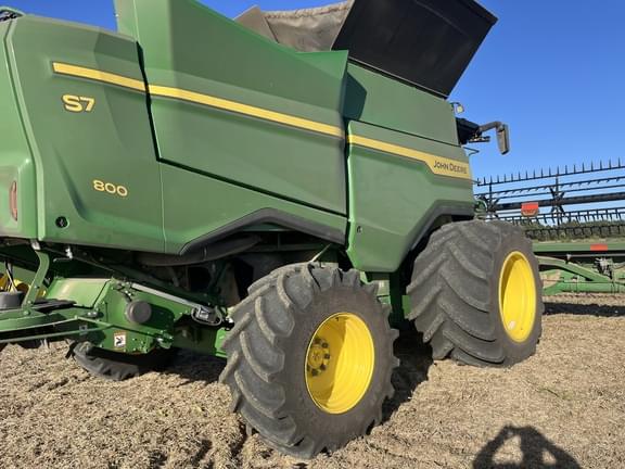 Image of John Deere S7 800 equipment image 1