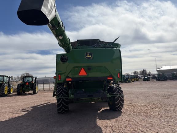 Image of John Deere S7 800 equipment image 4