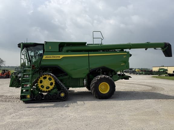 Image of John Deere S7 800 equipment image 1