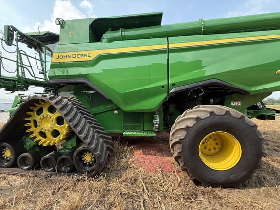 Image of John Deere S7 800 equipment image 1
