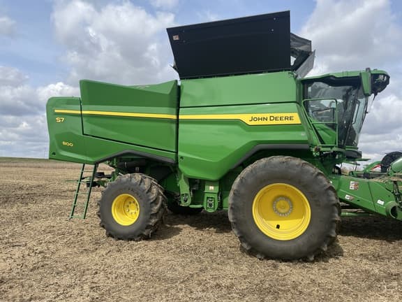 Image of John Deere S7 800 equipment image 1