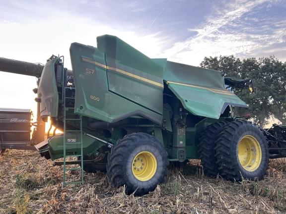 Image of John Deere S7 800 equipment image 1
