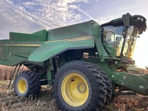 2025 John Deere S7 800 Image