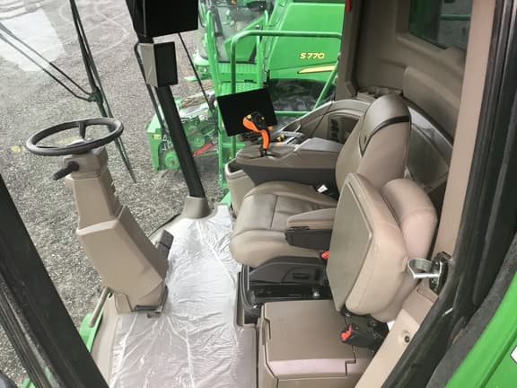 Image of John Deere S7 800 equipment image 4