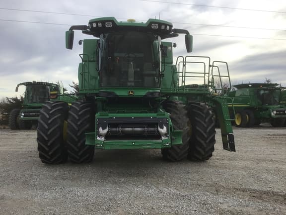 Image of John Deere S7 800 equipment image 1