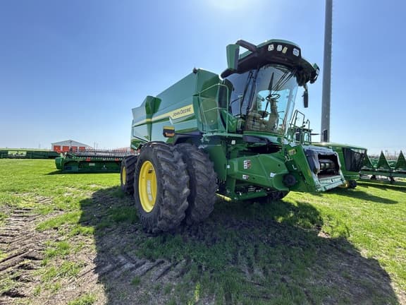 Image of John Deere S7 800 equipment image 2