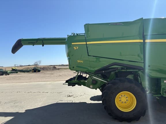 Image of John Deere S7 800 equipment image 4