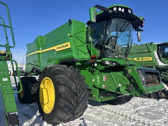 Image of John Deere S7 800 equipment image 1