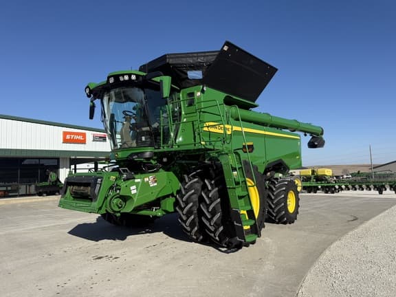 Image of John Deere S7 800 Primary image