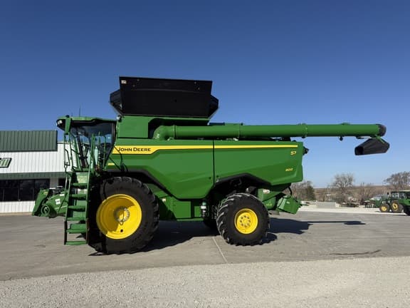 Image of John Deere S7 800 equipment image 2