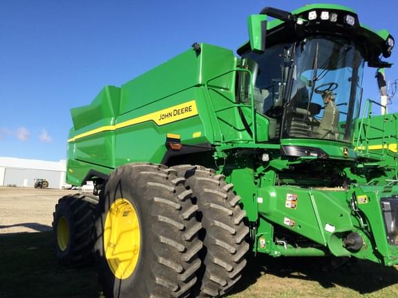 Image of John Deere S7 800 equipment image 1