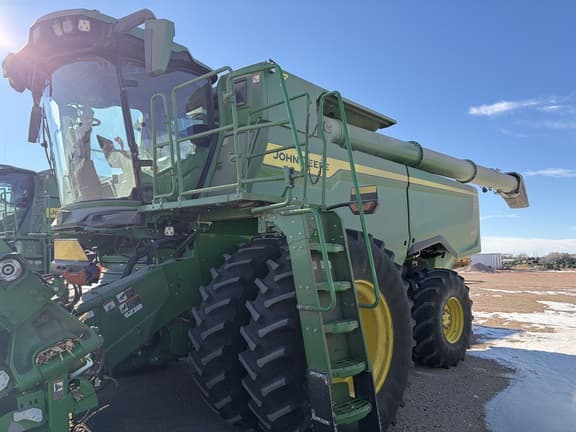 Image of John Deere S7 800 equipment image 1