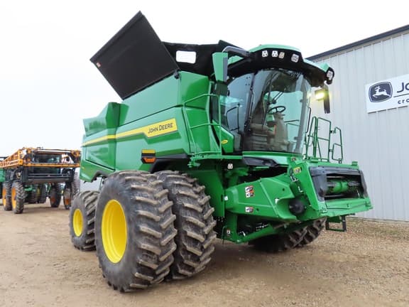 Image of John Deere S7 800 Primary image