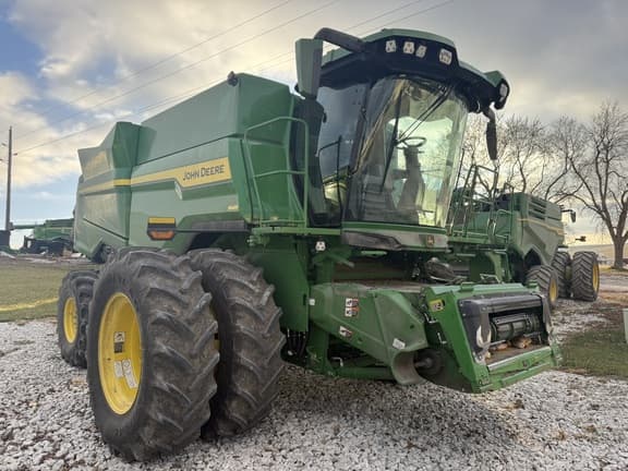 Image of John Deere S7 800 Primary image