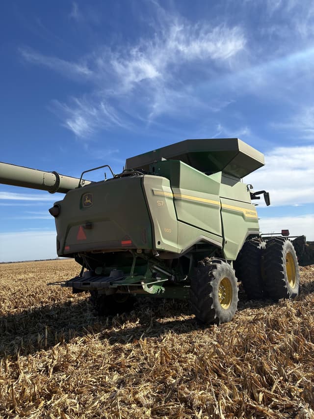 Image of John Deere S7 800 equipment image 2