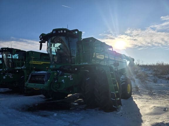 Image of John Deere S7 800 equipment image 2