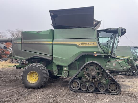 Image of John Deere S7 800 equipment image 2
