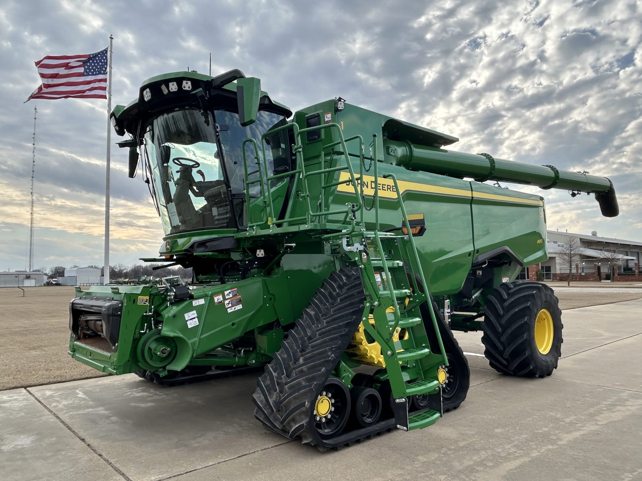 2025 John Deere S7 800 Equipment Image0