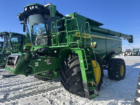 Image of John Deere S7 800 equipment image 2