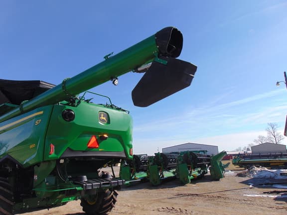 Image of John Deere S7 800 equipment image 4