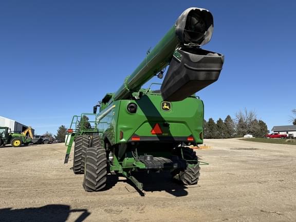 Image of John Deere S7 800 equipment image 3