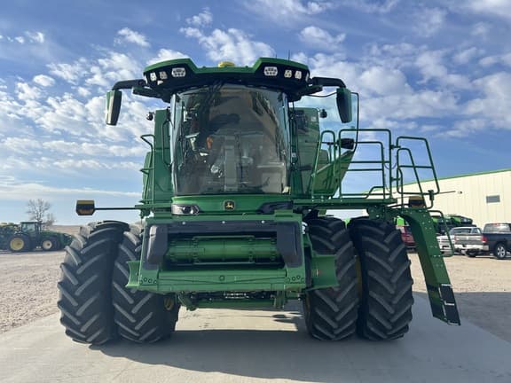 Image of John Deere S7 800 equipment image 2