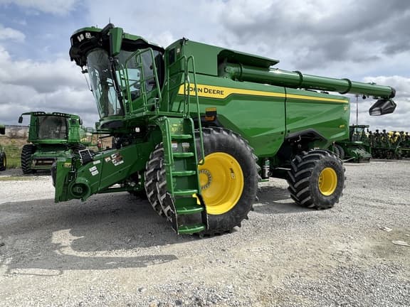 Image of John Deere S7 800 equipment image 1