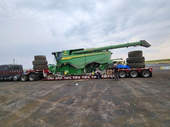 Image of John Deere S7 800 equipment image 1