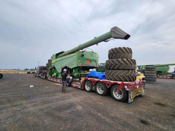 Image of John Deere S7 800 equipment image 2