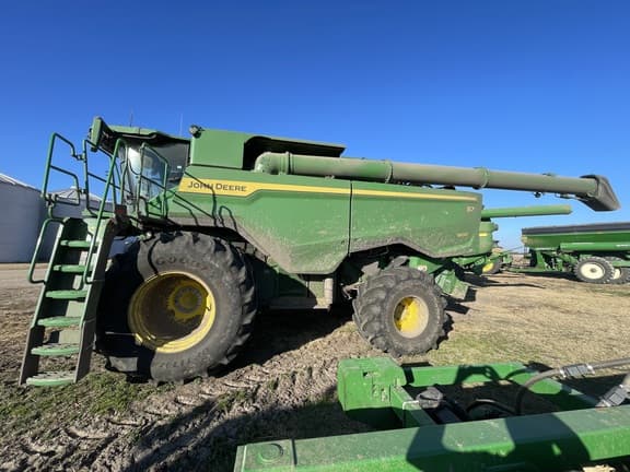 Image of John Deere S7 800 equipment image 1