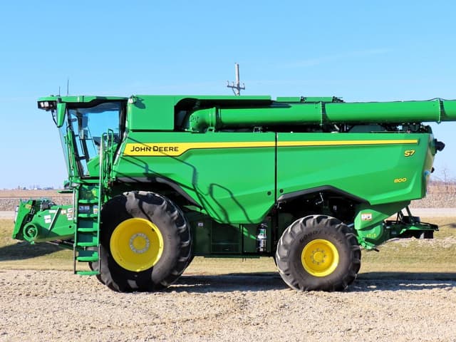 Image of John Deere S7 800 equipment image 2