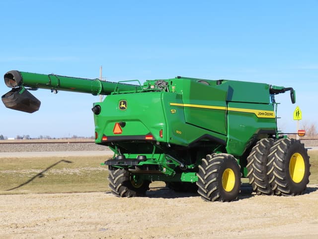 Image of John Deere S7 800 equipment image 3