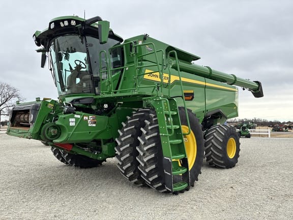 2025 John Deere S7 800 Equipment Image0