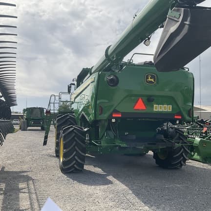 Image of John Deere S7 800 equipment image 3