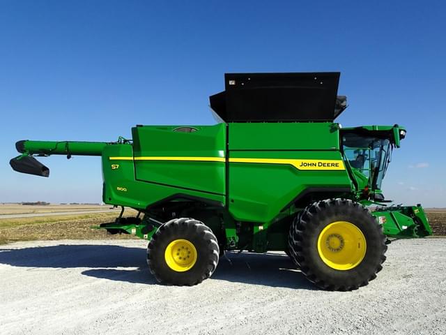 Image of John Deere S7 800 equipment image 3