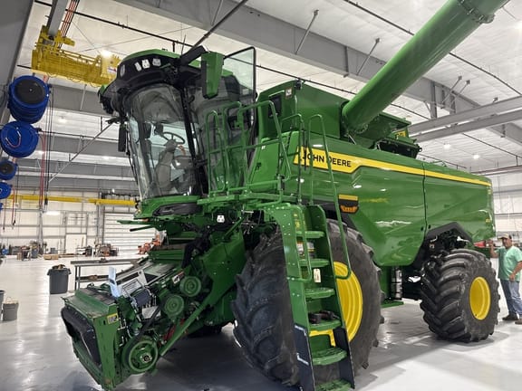 2025 John Deere S7 800 Equipment Image0